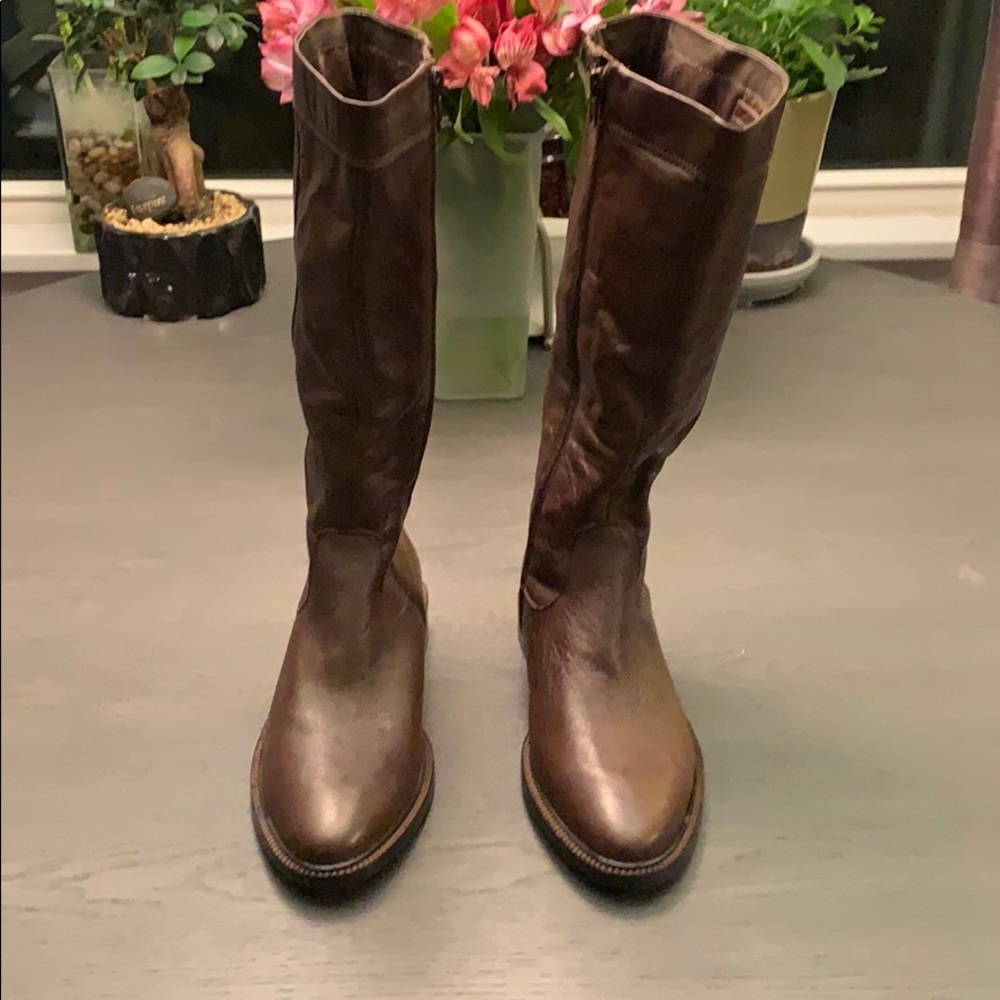 NWOT Tall 8.5 wide calf Eddie Bauer Boots